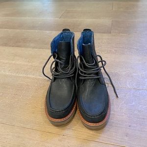 Tom’s black boots
